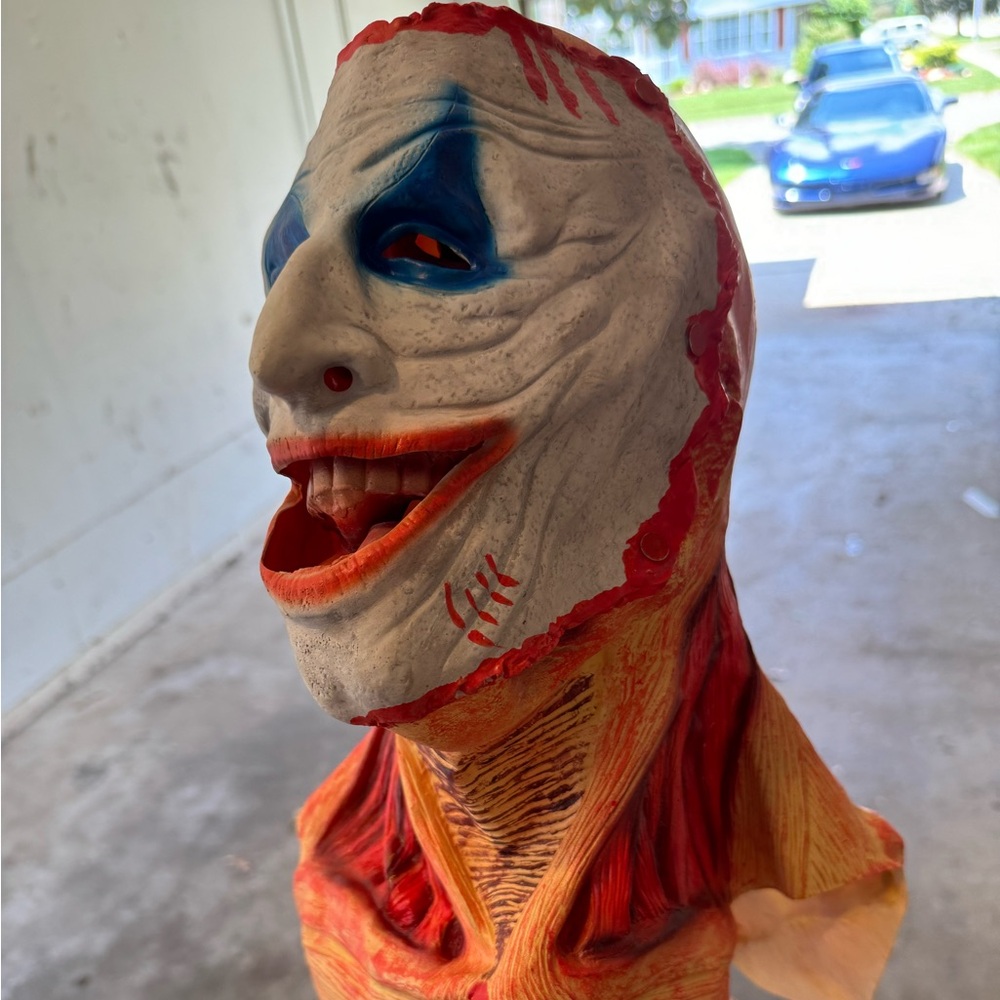 Halloween mask with magnetic removable clown face